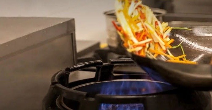 Artefacto a gas en cocina